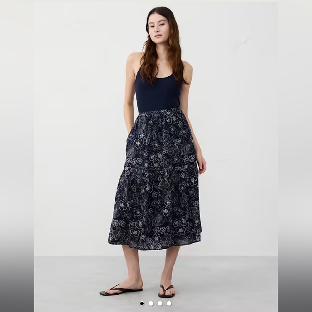 Banana Republic Factory Floral Tier Navy Skirt, size small